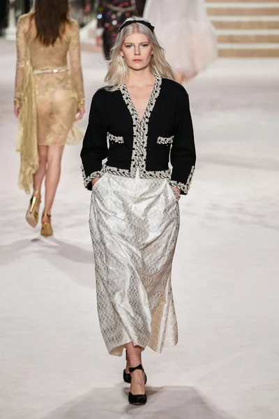 Look 64